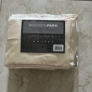 Madison Park Satin Sheet Set - Cream, size FULL